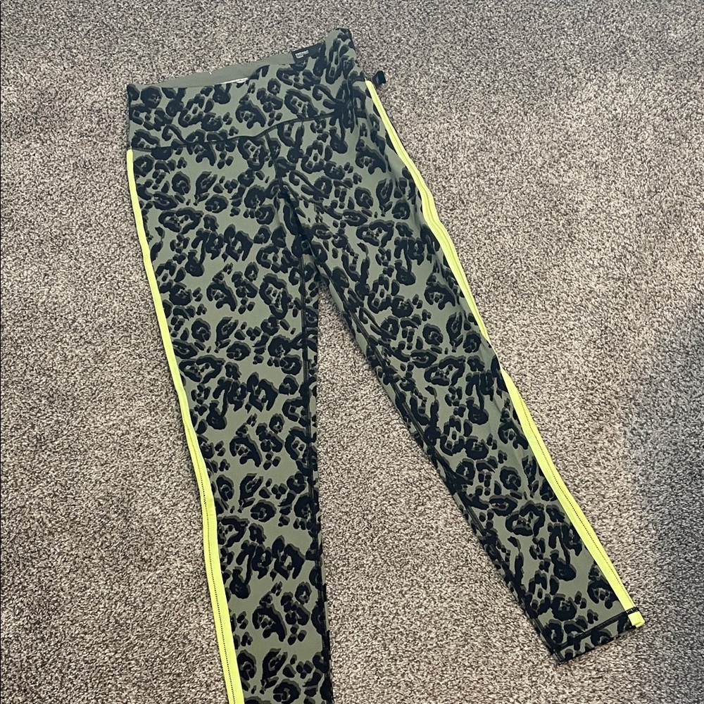 Women's Leopard Print Leggings with Yellow Stripes